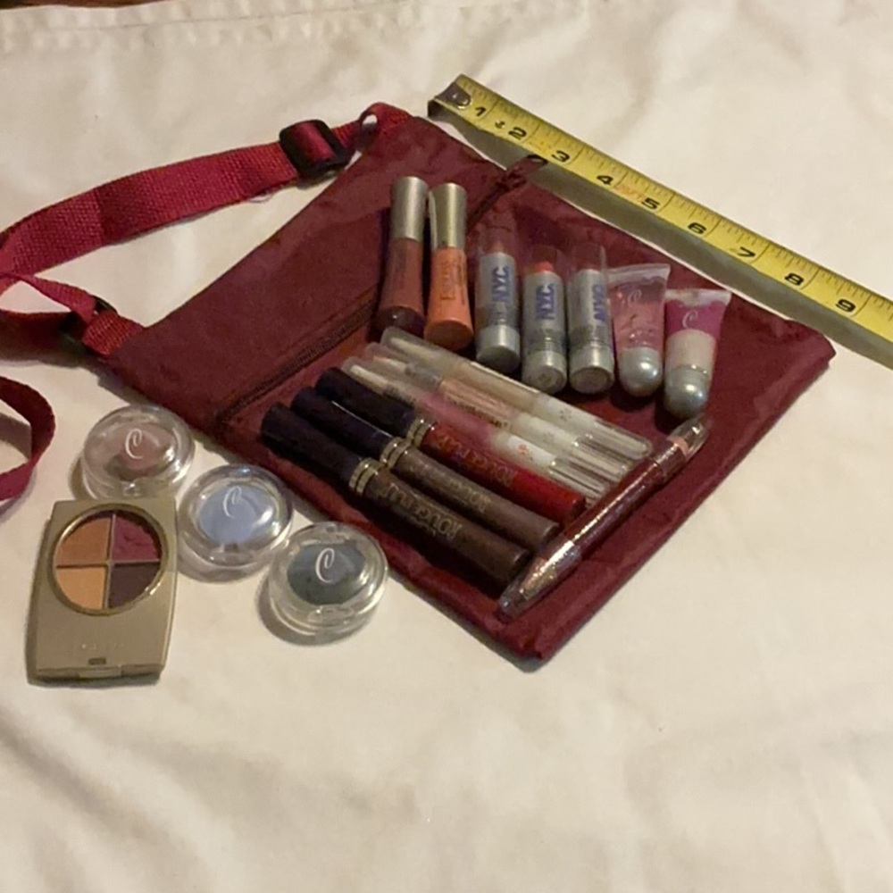 NEW 18 piece Assorted Women’s Makeup Kit in Burgundy - Mixed Brand Collection - Picture 3 of 5